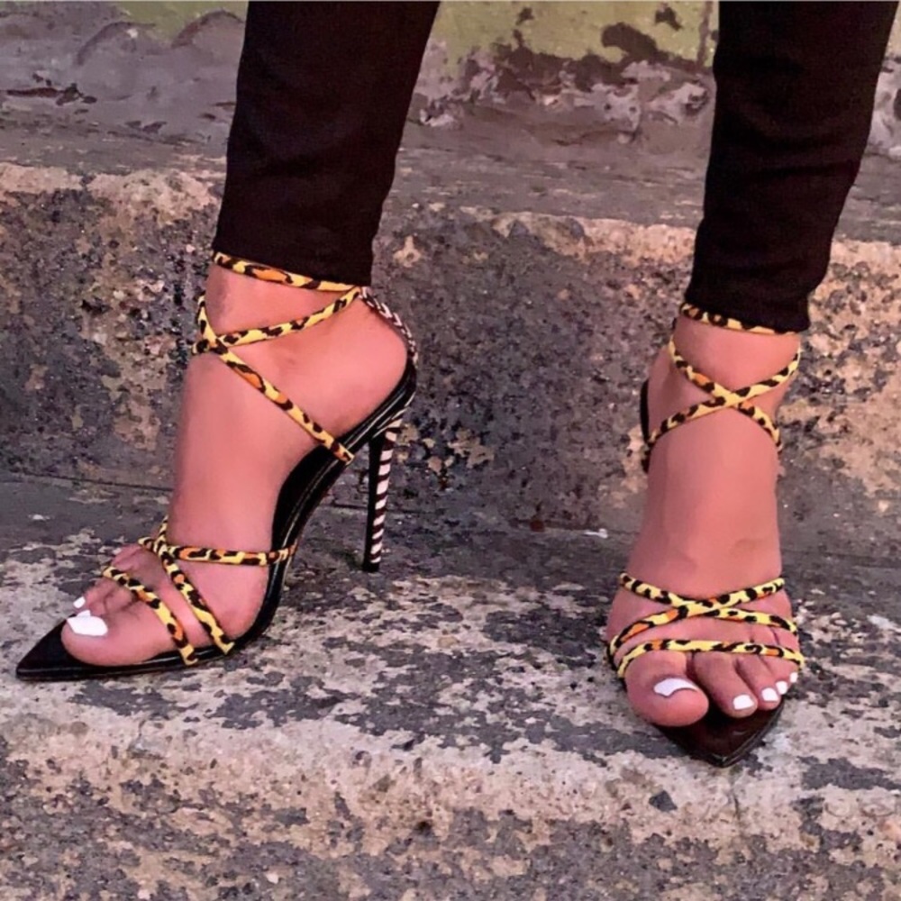 😍NIB Wild Safari Heels😍
